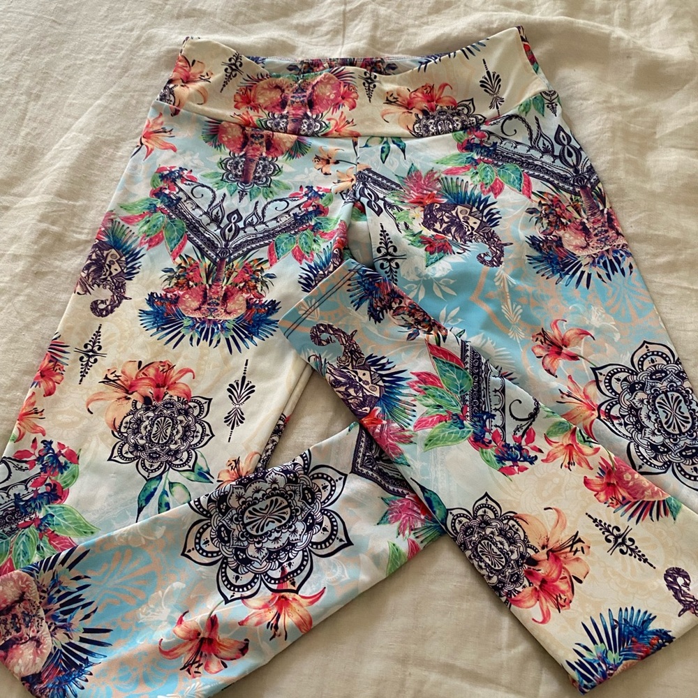Beautiful Onzie elephant and mandala print yoga pants. Size Sm/Med.